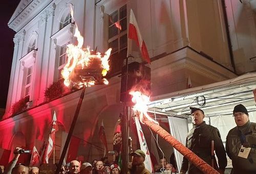Zatrzymania po antysemickim wydarzeniu w Kaliszu Zatrzymania po antysemickim wydarzeniu w Kaliszu