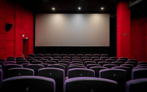 Od 15 grudnia zakaz konsumpcji w kinach. Zamknięte kluby i wraca 30% obłożenia Od 15 grudnia zakaz konsumpcji w kinach. Zamknięte kluby i wraca 30% obłożenia