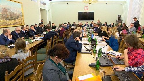 PiS przegrało głosowanie, więc je powtórzono. Opozycja: „witkowanie” PiS przegrało głosowanie, więc je powtórzono. Opozycja: „witkowanie”