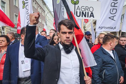 „Gdy każde słowo dzieli na dwa, Polska jest Tobą, Polska to ja”. AgroUnia prezentuje swój hymn „Gdy każde słowo dzieli na dwa, Polska jest Tobą, Polska to ja”. AgroUnia prezentuje swój hymn