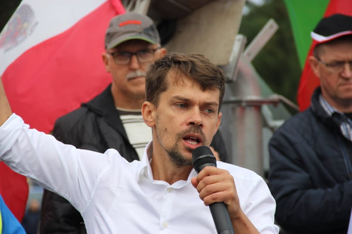Kołodziejczak: (Premier Morawiecki) to człowiek, który właśnie oddał Polskę w ręce korporacji Kołodziejczak: (Premier Morawiecki) to człowiek, który właśnie oddał Polskę w ręce korporacji