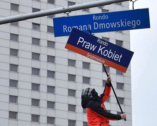 Coraz bliżej ronda Praw Kobiet zamiast ronda Dmowskiego Coraz bliżej ronda Praw Kobiet zamiast ronda Dmowskiego